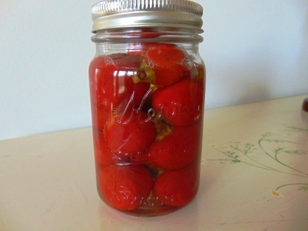 red-cherry-pepper-can